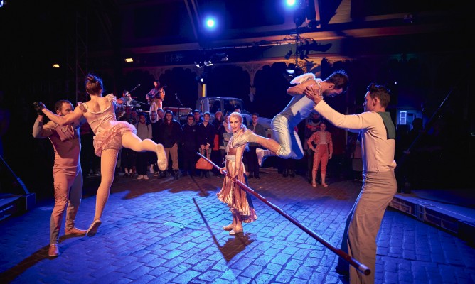 https://milkbarmag.com/2019/06/27/circus-oz-wunderage/