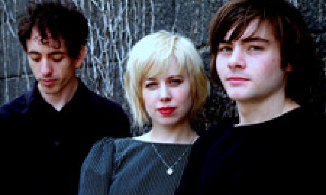 https://milkbarmag.com/2011/02/18/screaming-feedback-dark-fuzz-goes-pop/