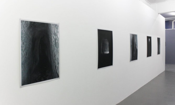 https://milkbarmag.com/2012/08/29/between-the-object-and-the-shadow/
