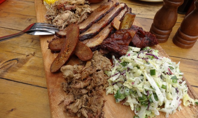 https://milkbarmag.com/2014/01/21/barbecue-with-all-the-fixins-comes-to-collingwood/