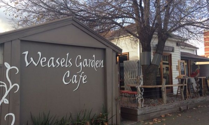 https://milkbarmag.com/2014/07/22/weasels-garden-cafe/