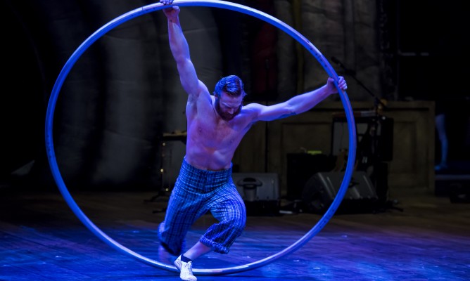 https://milkbarmag.com/2015/06/23/circus-oz-but-wait-theres-more/