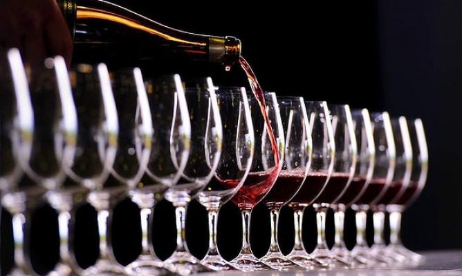 https://milkbarmag.com/2015/08/26/vic-100-wine-not/