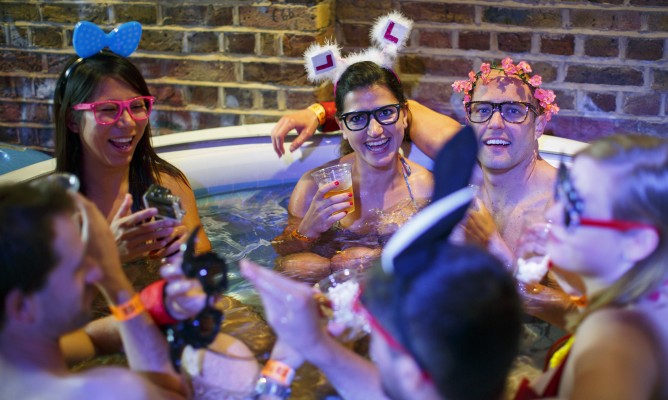 https://milkbarmag.com/2016/04/22/splash-out-hire-hot-tub-cinema/